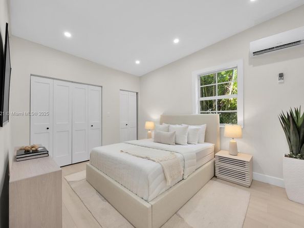 1213 La Mancha Ave, Coral Gables FL 33134