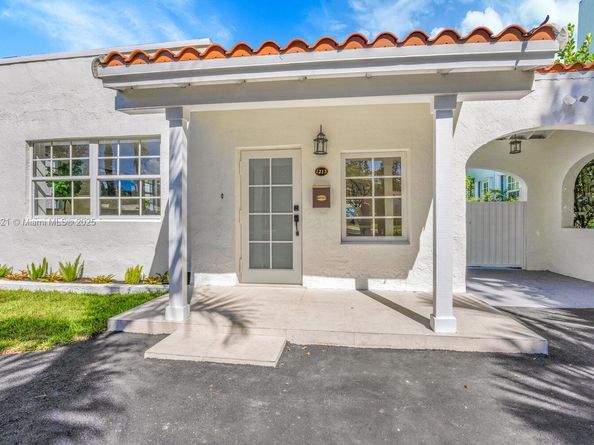 1213 La Mancha Ave, Coral Gables FL 33134