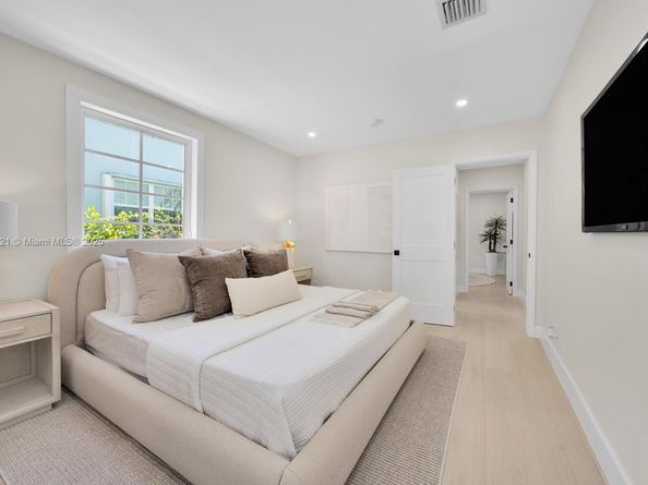 1213 La Mancha Ave, Coral Gables FL 33134