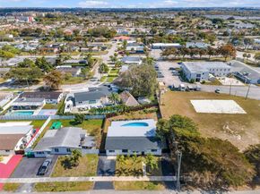 17887 78th Pl, Hialeah FL 33015