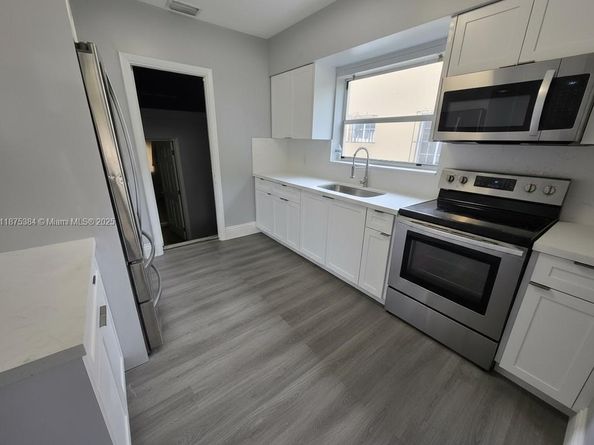 2945 SW 16th St, Miami FL 33145