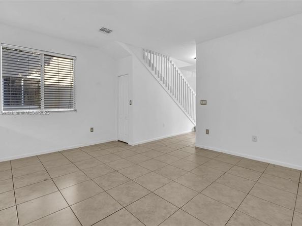 21205 NW 14 Pl 819, Miami Gardens FL 33169