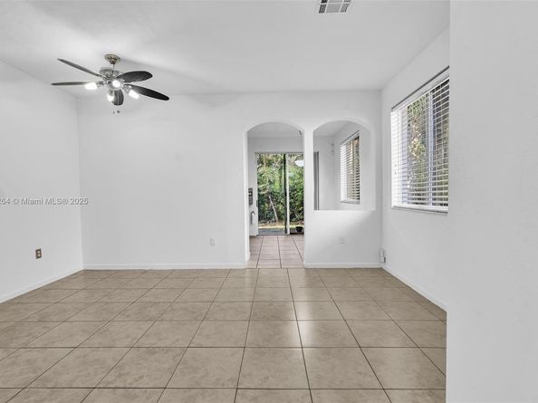 21205 NW 14 Pl 819, Miami Gardens FL 33169