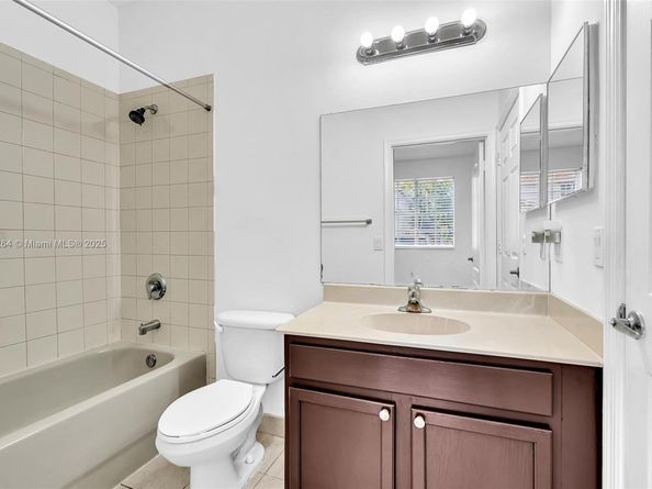 21205 NW 14 Pl 819, Miami Gardens FL 33169