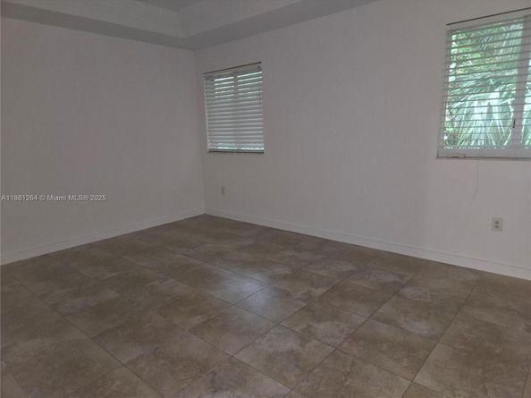 21205 NW 14 Pl 819, Miami Gardens FL 33169