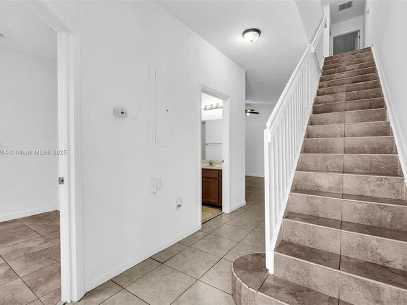 21205 NW 14 Pl 819, Miami Gardens FL 33169