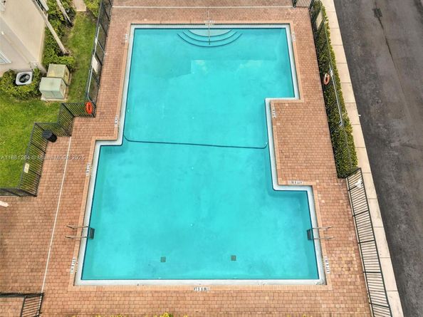 21205 NW 14 Pl 819, Miami Gardens FL 33169