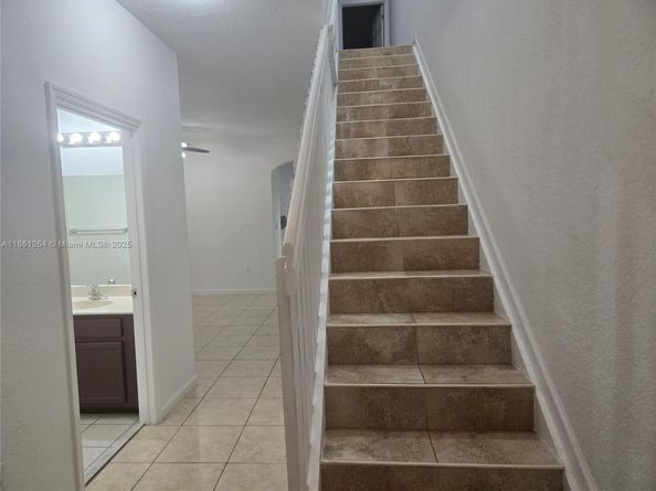 21205 NW 14 Pl 819, Miami Gardens FL 33169