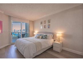21050 Point Pl 2202, Aventura FL 33180
