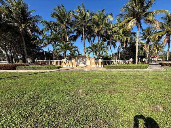3988 W Hamilton Ky, West Palm Beach FL 33411