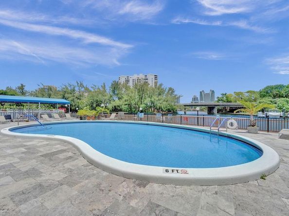 200 Diplomat Pkwy 423, Hallandale Beach FL 33009