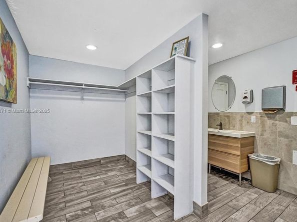 200 Diplomat Pkwy 423, Hallandale Beach FL 33009
