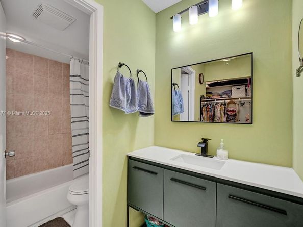 200 Diplomat Pkwy 423, Hallandale Beach FL 33009