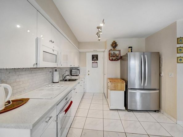 200 Diplomat Pkwy 423, Hallandale Beach FL 33009
