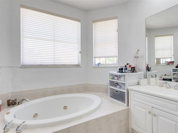 1467 Mariner Way, Hollywood FL 33019