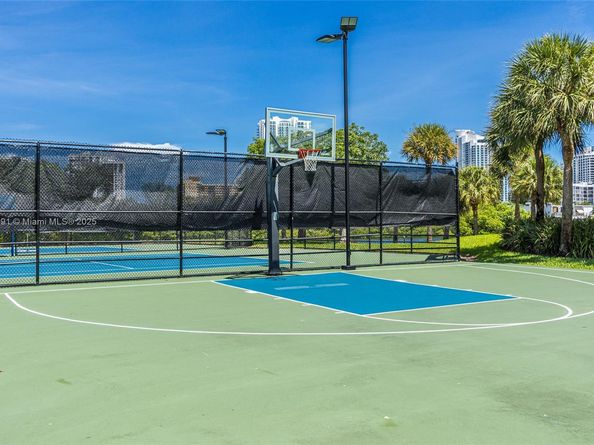 1467 Mariner Way, Hollywood FL 33019