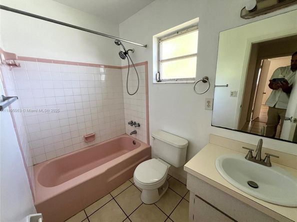 281 NE 40th St 7, Oakland Park FL 33334