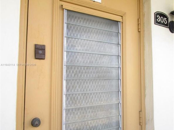 5111 W Oakland Park Blvd 305, Lauderdale Lakes FL 33313