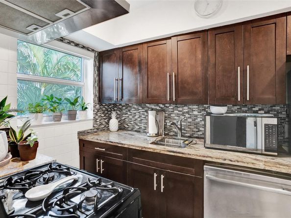 10076 E Bay Harbor Dr 76D, Bay Harbor Islands FL 33154