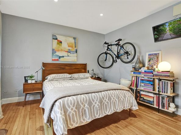 10076 E Bay Harbor Dr 76D, Bay Harbor Islands FL 33154