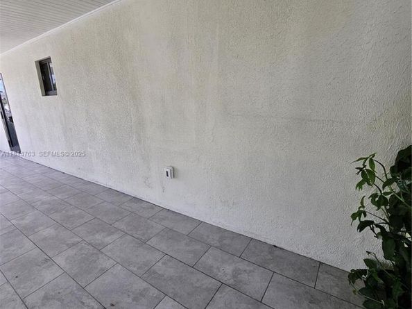 2160 NW 30th St, Miami FL 33142