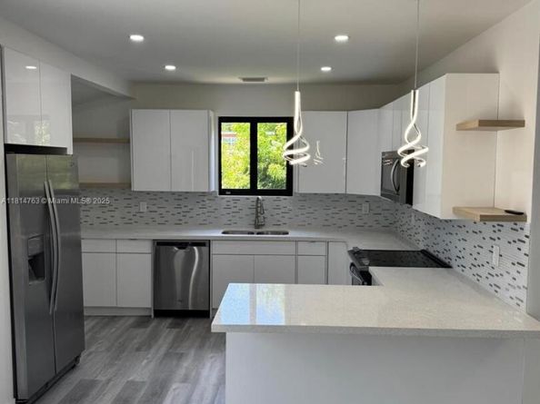 2160 NW 30th St, Miami FL 33142