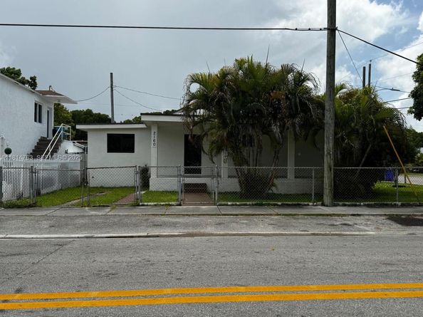 2160 NW 30th St, Miami FL 33142