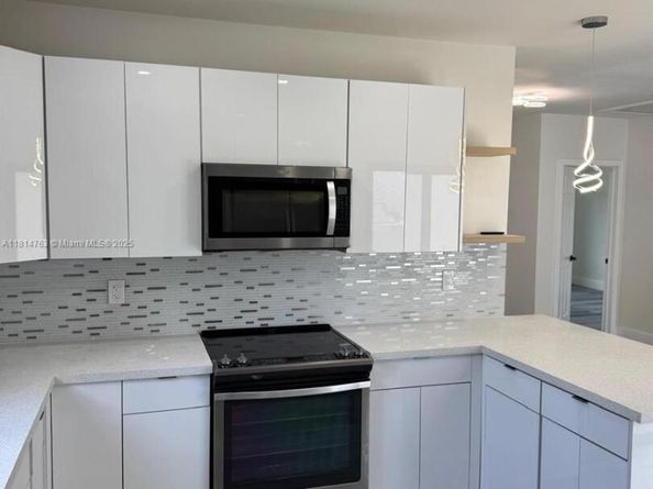 2160 NW 30th St, Miami FL 33142
