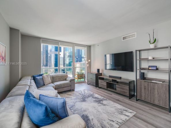 55 SE 6th St 2110, Miami FL 33131