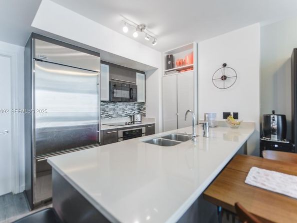 55 SE 6th St 2110, Miami FL 33131