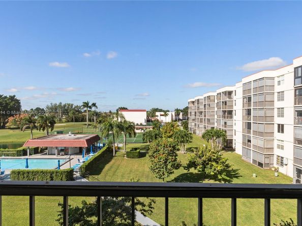 8900 Washington Blvd 404, Pembroke Pines FL 33025