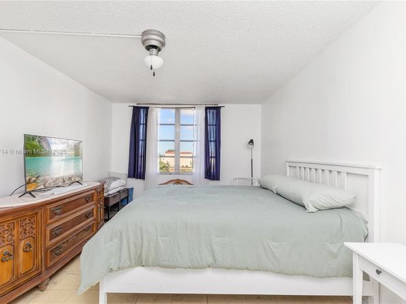 8900 Washington Blvd 404, Pembroke Pines FL 33025