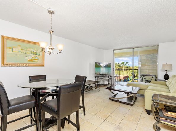 8900 Washington Blvd 404, Pembroke Pines FL 33025