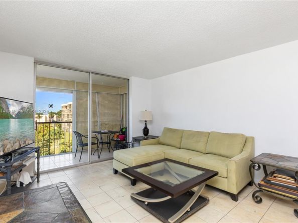 8900 Washington Blvd 404, Pembroke Pines FL 33025