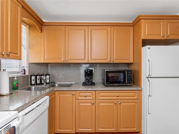 8900 Washington Blvd 404, Pembroke Pines FL 33025