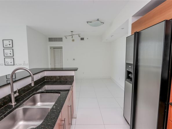 325 S Biscayne Blvd 1722, Miami FL 33131