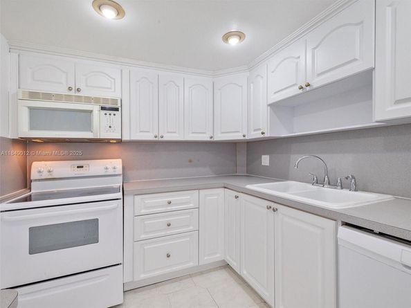 400 Kings Point Dr 523, Sunny Isles Beach FL 33160