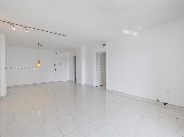 400 Kings Point Dr 523, Sunny Isles Beach FL 33160