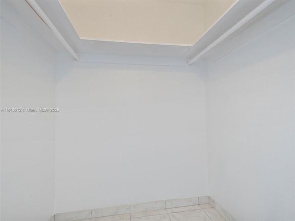 400 Kings Point Dr 523, Sunny Isles Beach FL 33160