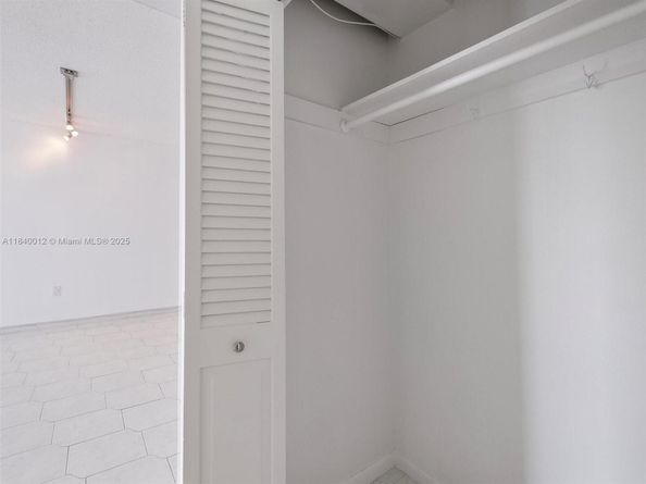 400 Kings Point Dr 523, Sunny Isles Beach FL 33160