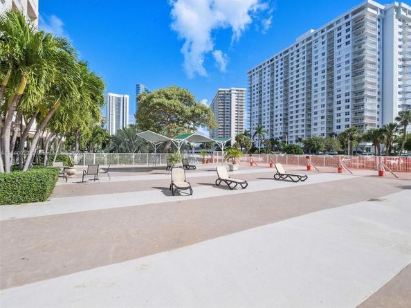 400 Kings Point Dr 523, Sunny Isles Beach FL 33160