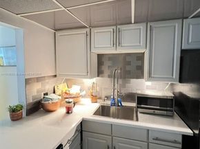 1228 West Ave 911, Miami Beach FL 33139