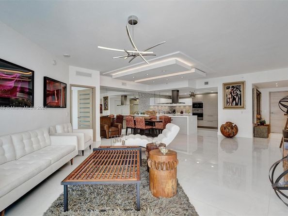 17301 Biscayne Blvd 1803, North Miami Beach FL 33160
