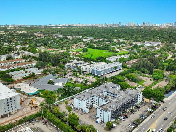 13500 NE 3rd Ct 419, North Miami FL 33161