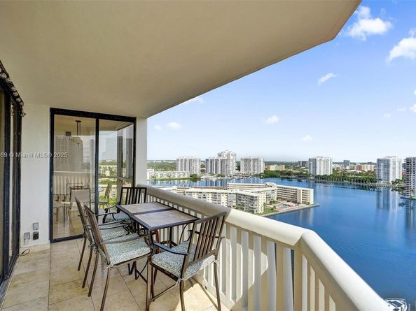 1000 W Island Blvd 1909, Aventura FL 33160