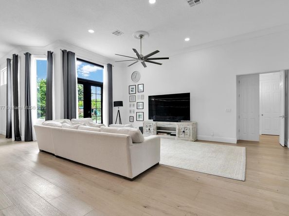 6622 Newport Lake Cir, Boca Raton FL 33496
