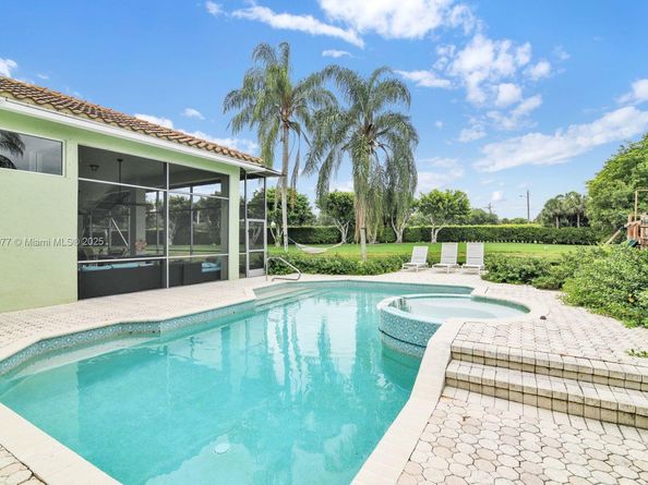 6622 Newport Lake Cir, Boca Raton FL 33496