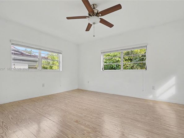 73 Edgewater Dr 3, Coral Gables FL 33133