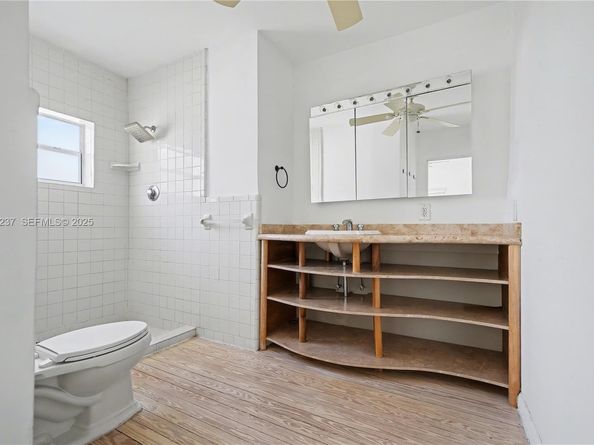 73 Edgewater Dr 3, Coral Gables FL 33133