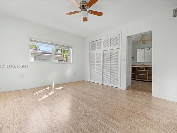 73 Edgewater Dr 3, Coral Gables FL 33133